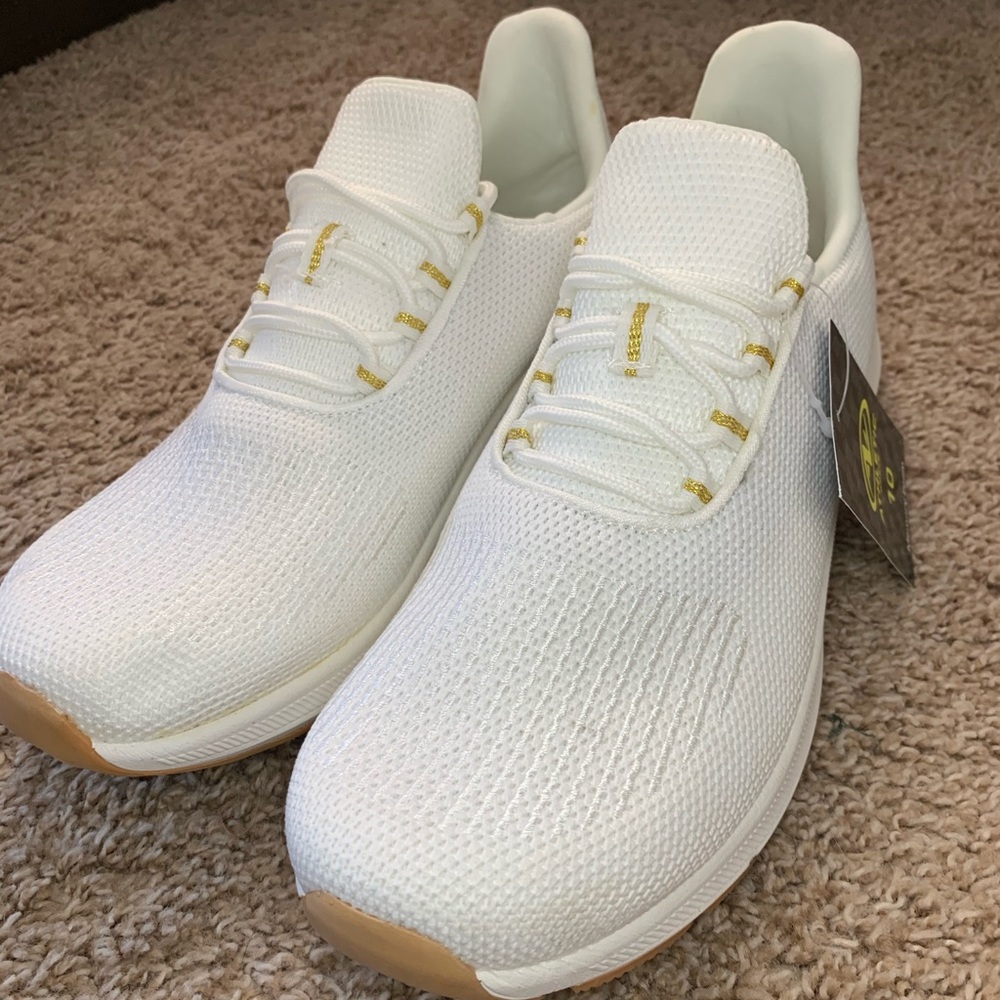 Comfort fit sneakers